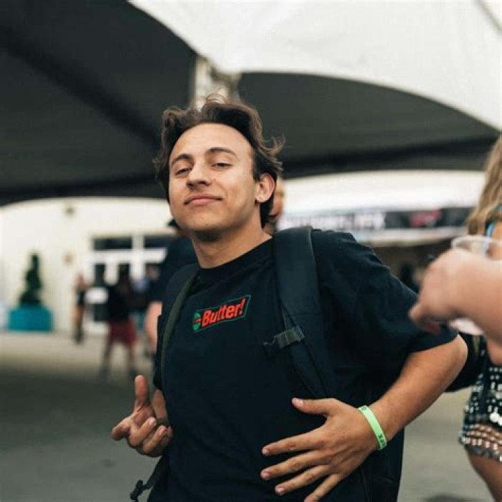 Cale Saurage video statistics