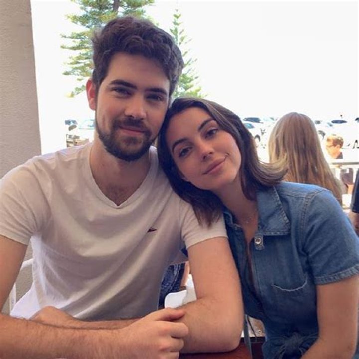 How tall is Adelaide Kane