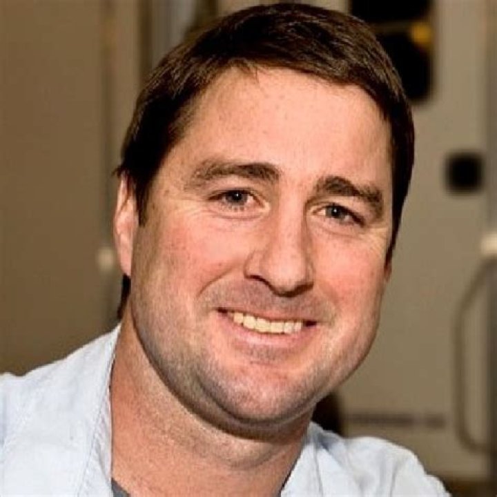 How tall is Luke Wilson