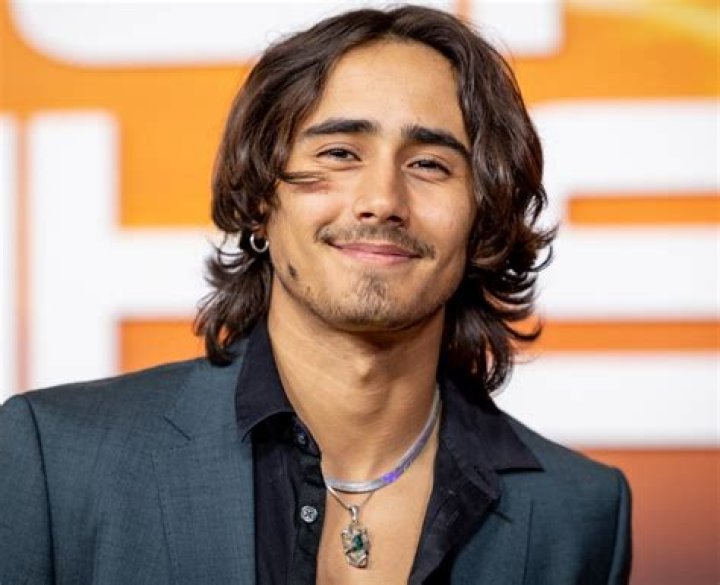 How tall is Michael Cimino