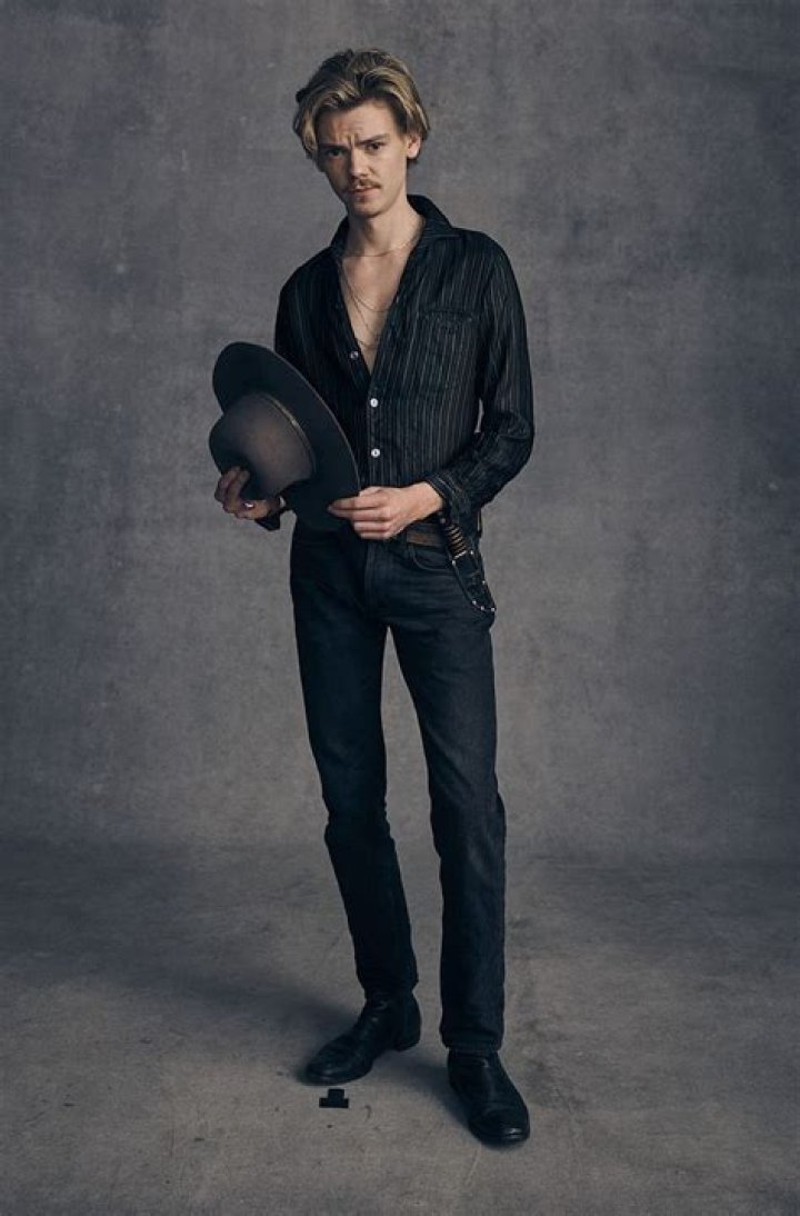 How tall is Thomas Brodie Sangster