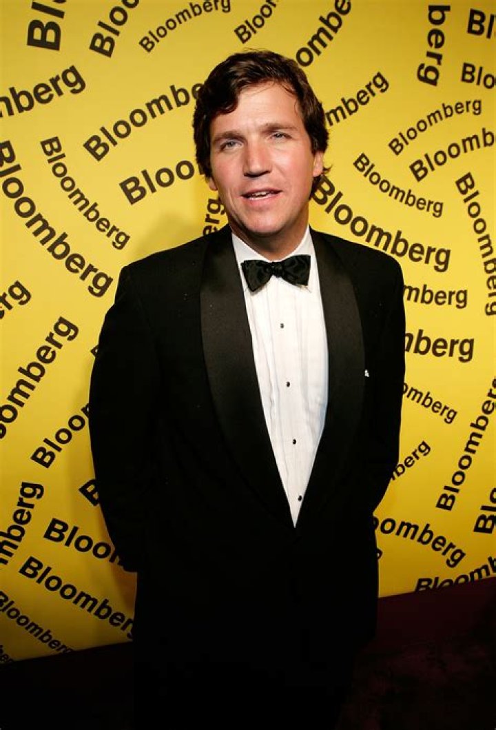 How tall is Tucker Carlson