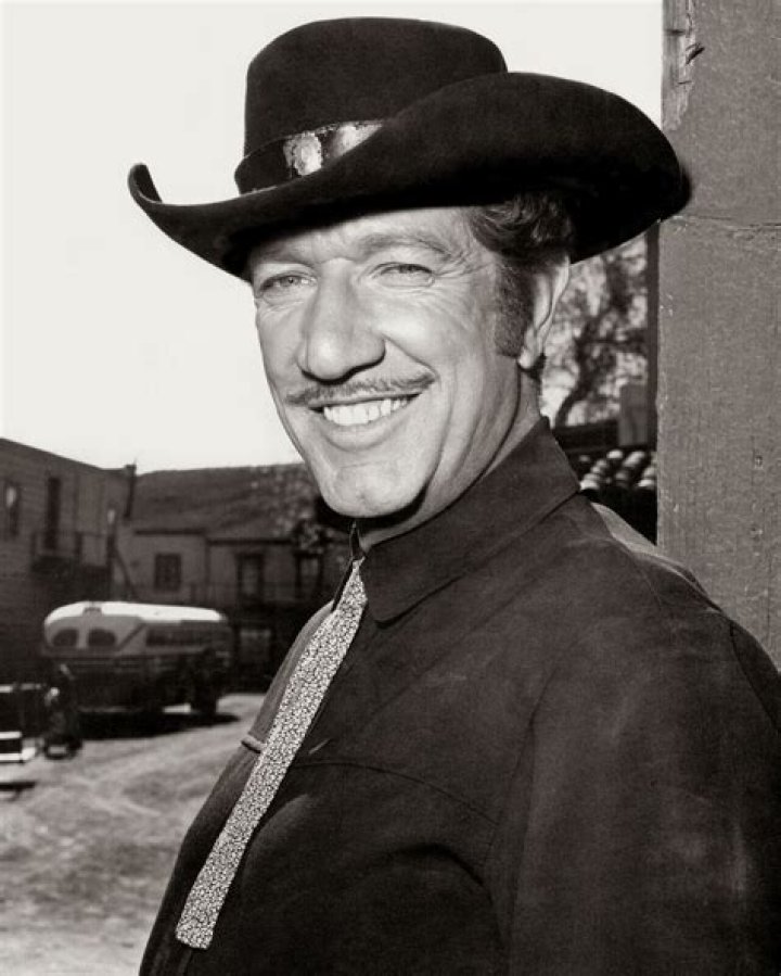 How tall was Richard Boone