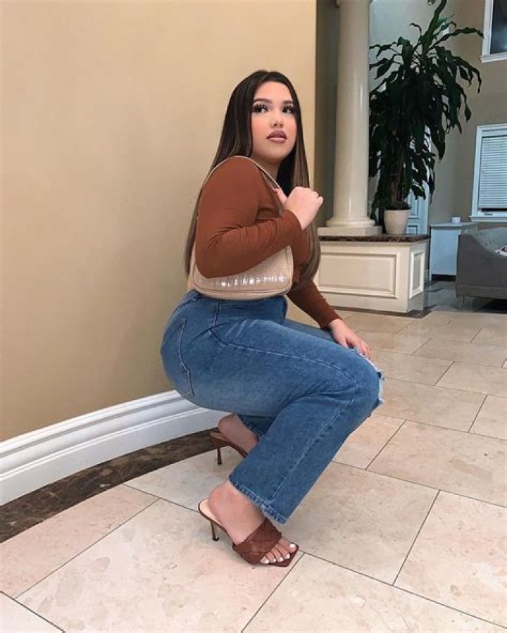 Mayra Isabel Net Worth and Earnings